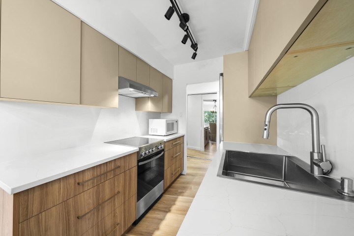 Photo 19 at 605 - 1930 Marine Drive, Ambleside, West Vancouver