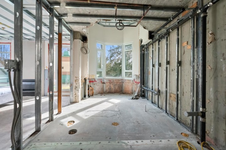 Photo 1 at 348 Taylor Way, Park Royal, West Vancouver