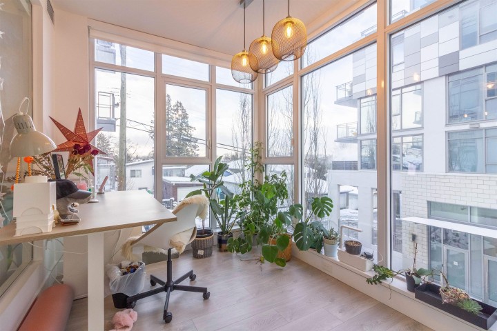 Photo 6 at 302 - 2435 Kingsway, Collingwood VE, Vancouver East