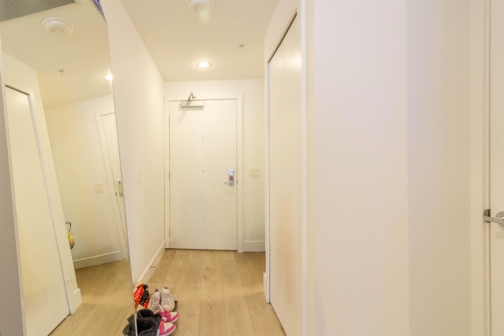 Photo 12 at 302 - 2435 Kingsway, Collingwood VE, Vancouver East