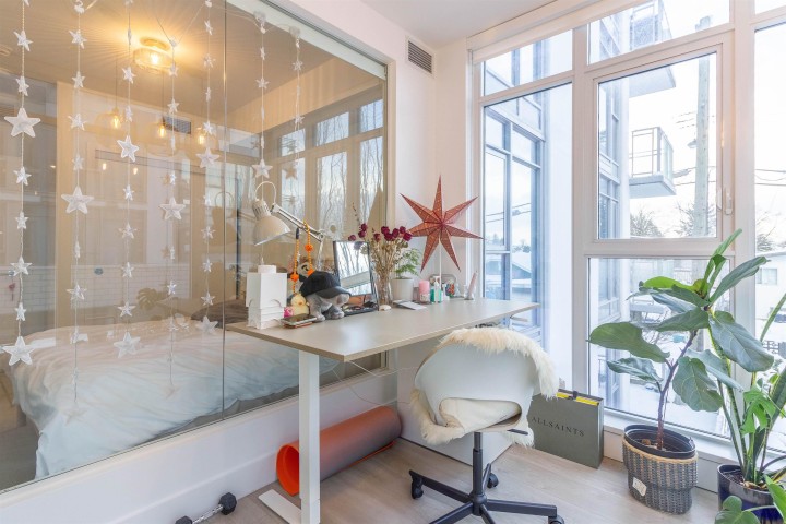 Photo 7 at 302 - 2435 Kingsway, Collingwood VE, Vancouver East