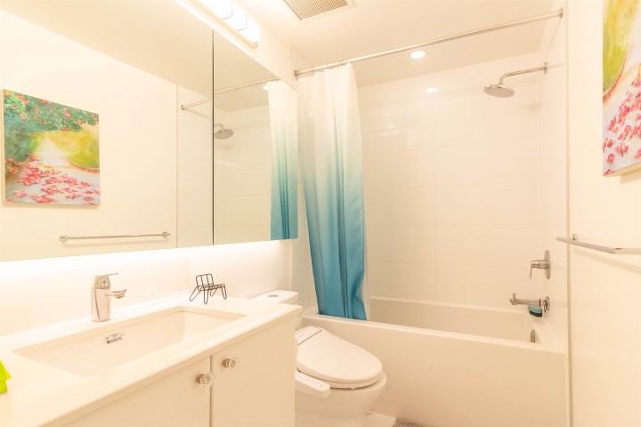 Photo 9 at 302 - 2435 Kingsway, Collingwood VE, Vancouver East