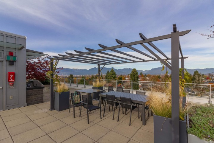 Photo 24 at 302 - 2435 Kingsway, Collingwood VE, Vancouver East