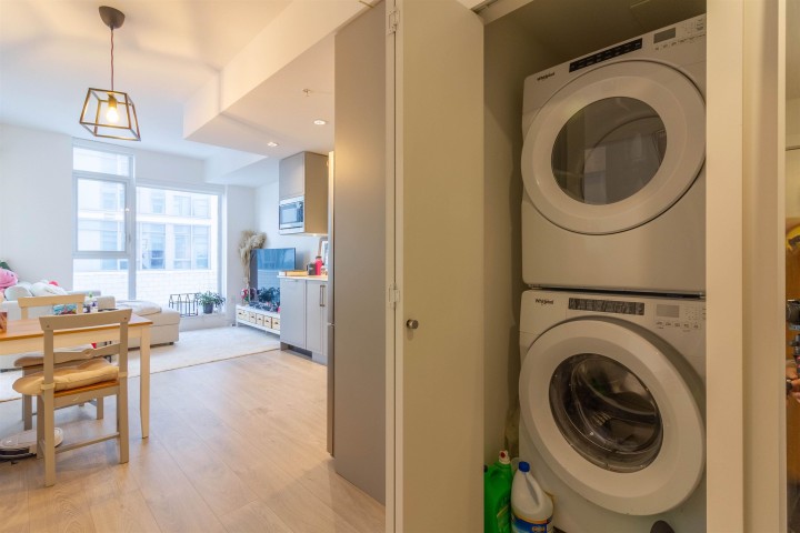 Photo 10 at 302 - 2435 Kingsway, Collingwood VE, Vancouver East