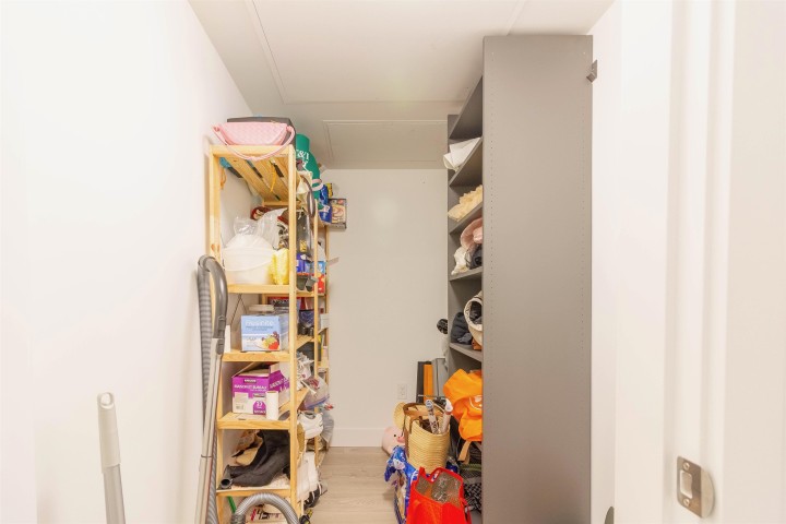 Photo 11 at 302 - 2435 Kingsway, Collingwood VE, Vancouver East