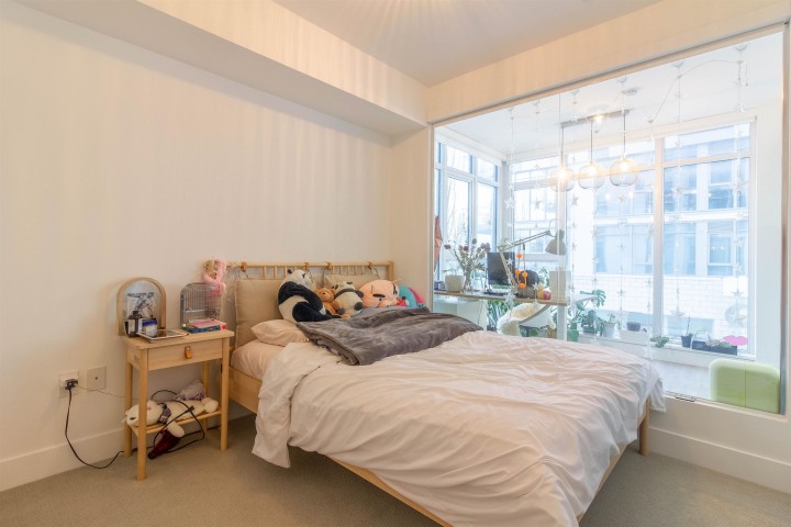 Photo 8 at 302 - 2435 Kingsway, Collingwood VE, Vancouver East