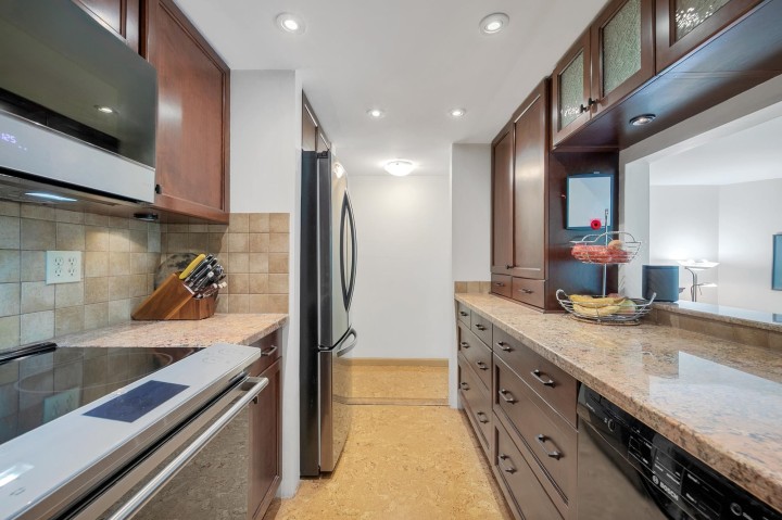 Photo 5 at 2217 Oak Street, Fairview VW, Vancouver West