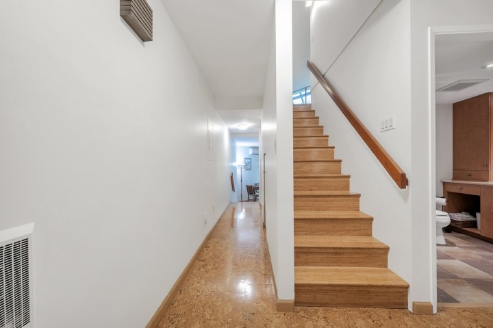 Photo 10 at 2217 Oak Street, Fairview VW, Vancouver West