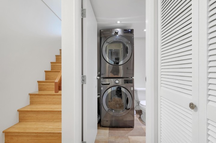 Photo 11 at 2217 Oak Street, Fairview VW, Vancouver West