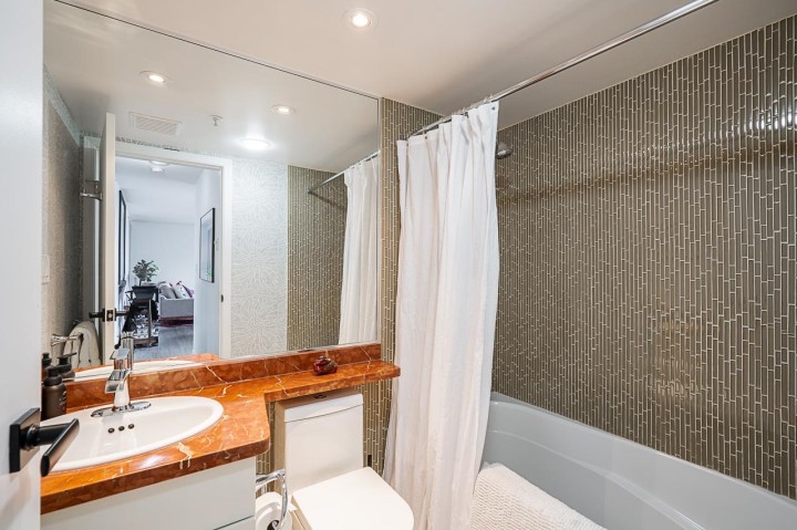 Photo 23 at 302 - 1228 Marinaside Crescent, Yaletown, Vancouver West