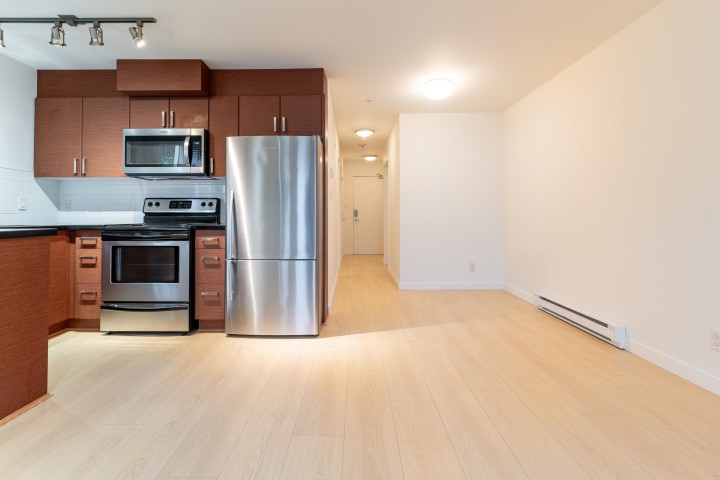 Photo 4 at 102 - 930 W 16th Avenue, Fairview VW, Vancouver West