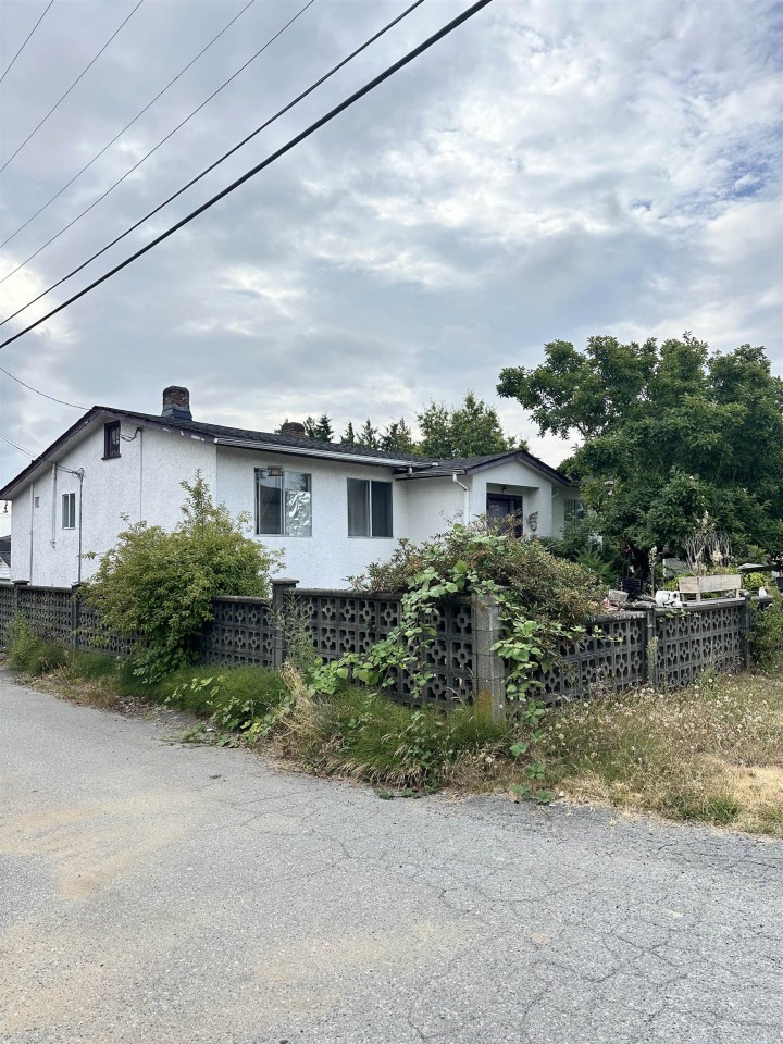 Photo 3 at 7830 Yukon Street, Marpole, Vancouver West