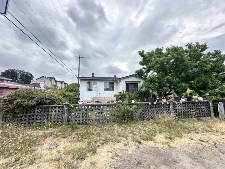 Photo 1 at 7830 Yukon Street, Marpole, Vancouver West