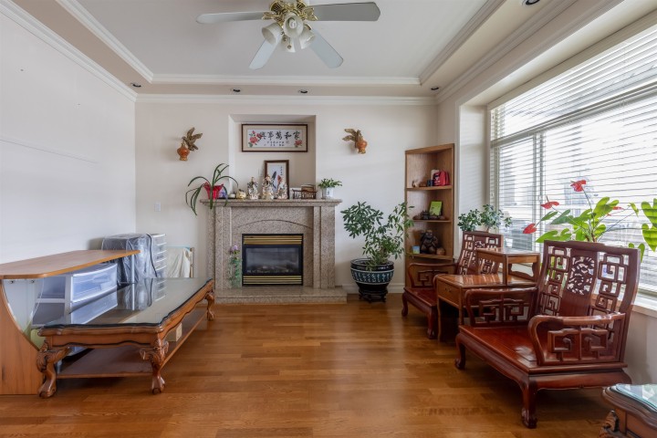 Photo 3 at 2034 E 38th Avenue, Victoria VE, Vancouver East