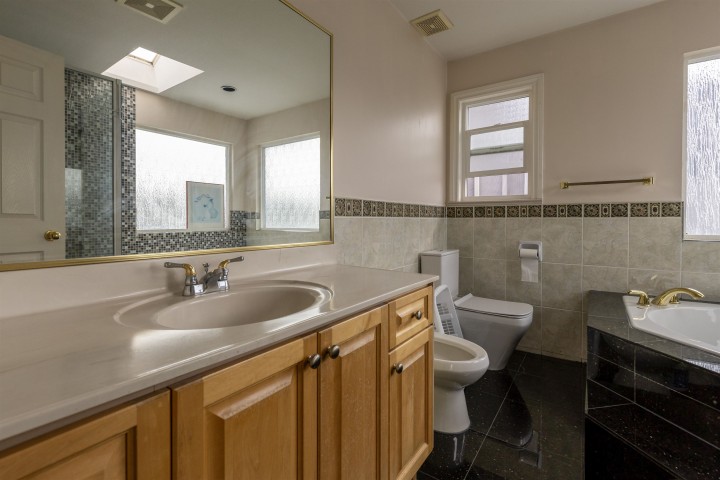 Photo 20 at 2034 E 38th Avenue, Victoria VE, Vancouver East