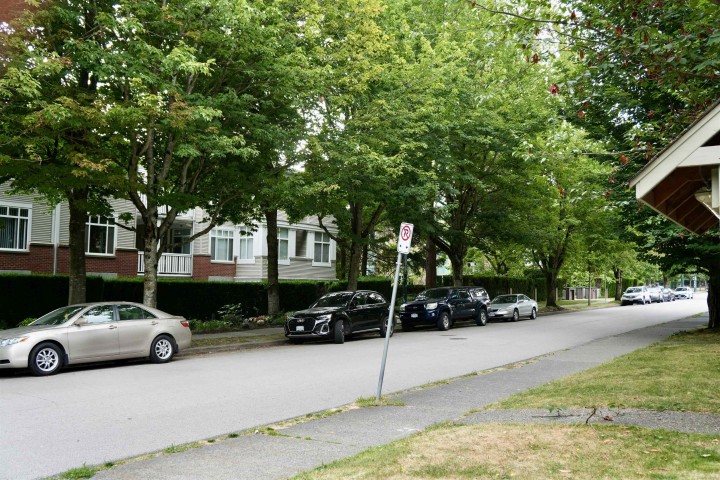 Photo 3 at 1666 W 10th Avenue, Fairview VW, Vancouver West