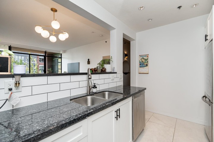 Photo 13 at 408 - 503 W 16th Avenue, Fairview VW, Vancouver West