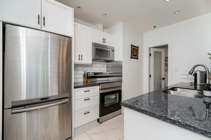 Photo 9 at 408 - 503 W 16th Avenue, Fairview VW, Vancouver West