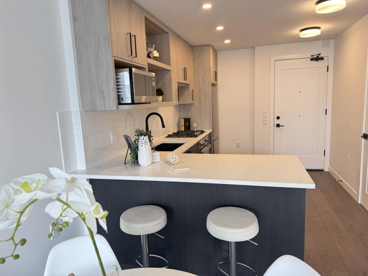 Photo 8 at 302 - 6859 Cambie Street, South Cambie, Vancouver West