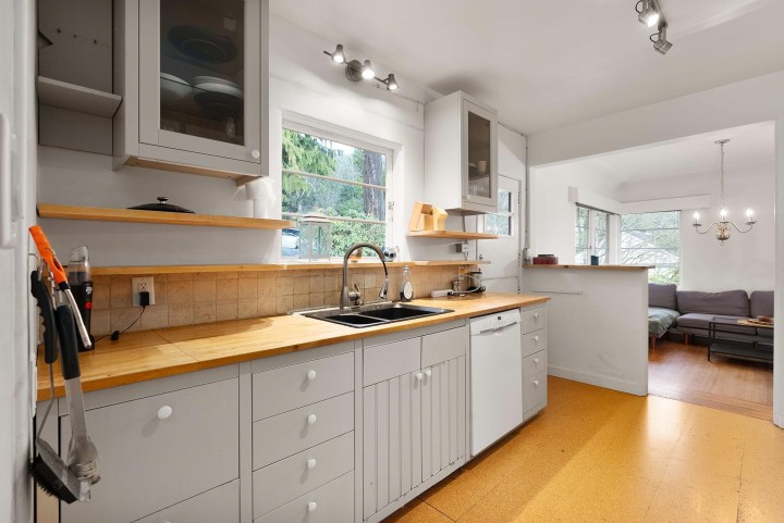 Photo 7 at 3548 Creery Avenue, West Bay, West Vancouver