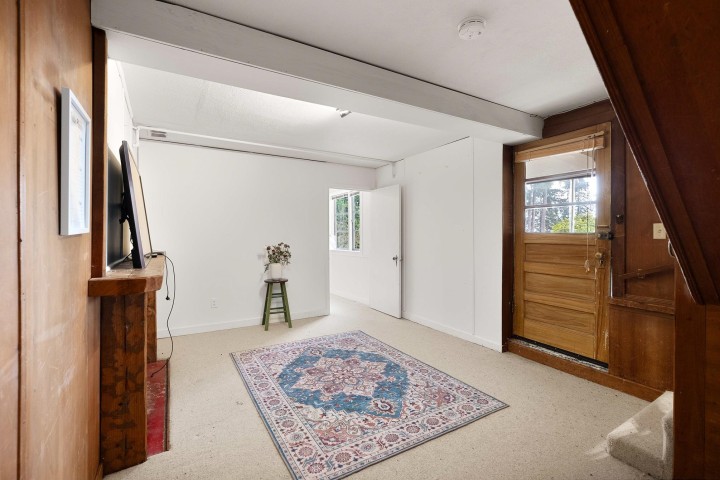 Photo 5 at 3548 Creery Avenue, West Bay, West Vancouver