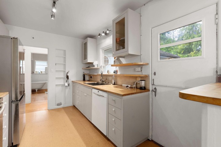 Photo 9 at 3548 Creery Avenue, West Bay, West Vancouver