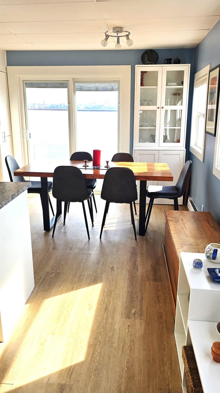 Photo 7 at GNB20 - 415 W Esplanade, Lower Lonsdale, North Vancouver