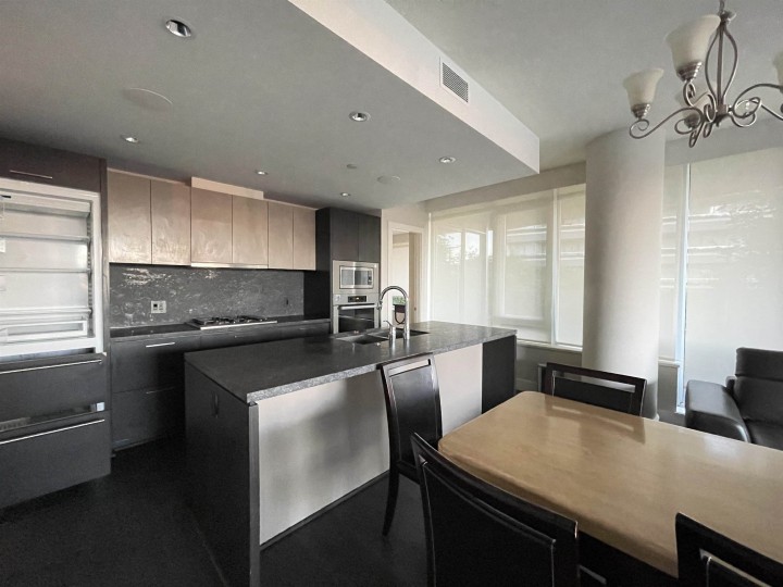 Photo 11 at 100 - 888 Arthur Erickson Place, Park Royal, West Vancouver