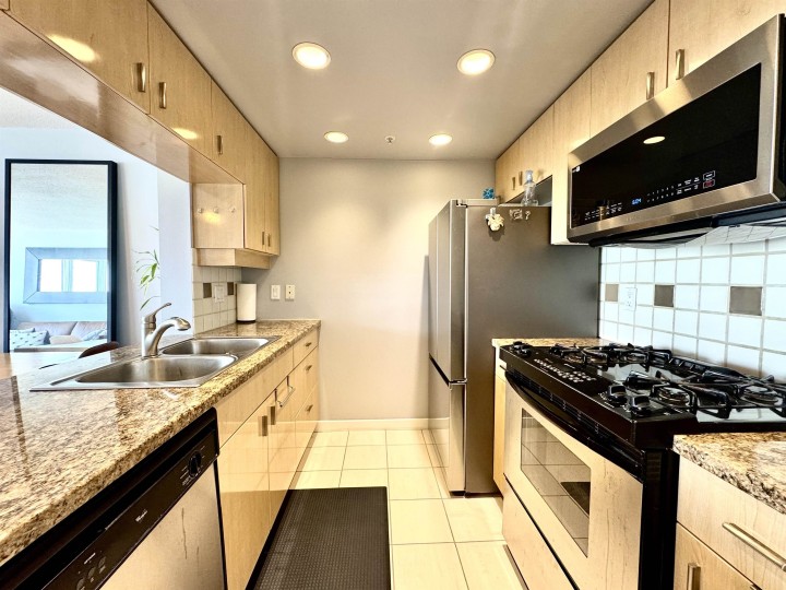 Photo 7 at 3202 - 1033 Marinaside Crescent, Yaletown, Vancouver West