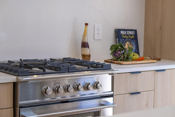 Photo 8 at 1710 E 35th Avenue, Victoria VE, Vancouver East