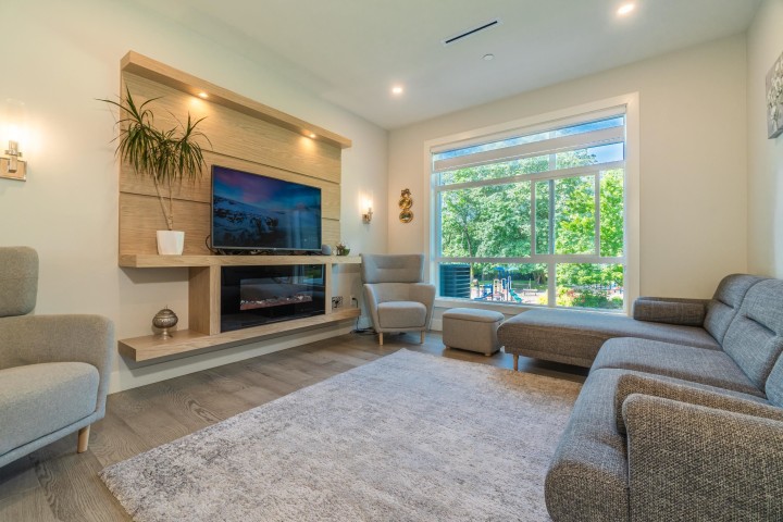 Photo 2 at 11 - 933 Premier Street, Lynnmour, North Vancouver