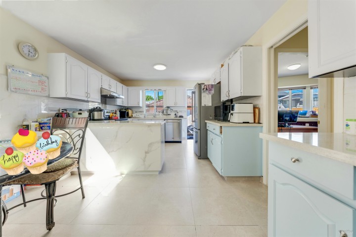 Photo 14 at 75 E 56th Avenue, South Vancouver, Vancouver East