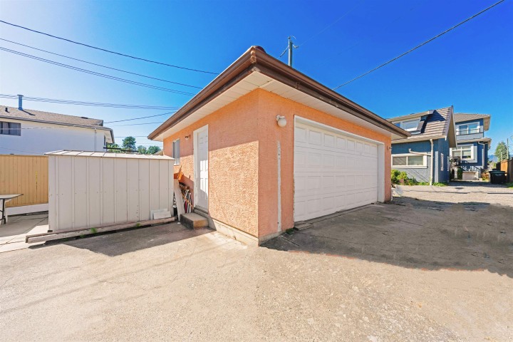 Photo 4 at 75 E 56th Avenue, South Vancouver, Vancouver East
