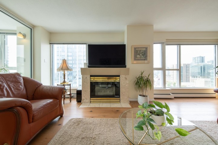 Photo 2 at 2204 - 183 Keefer Place, Downtown VW, Vancouver West