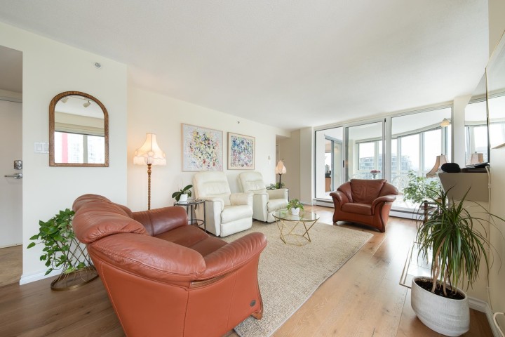 Photo 3 at 2204 - 183 Keefer Place, Downtown VW, Vancouver West