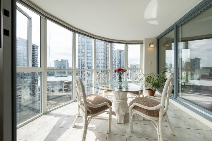 Photo 5 at 2204 - 183 Keefer Place, Downtown VW, Vancouver West