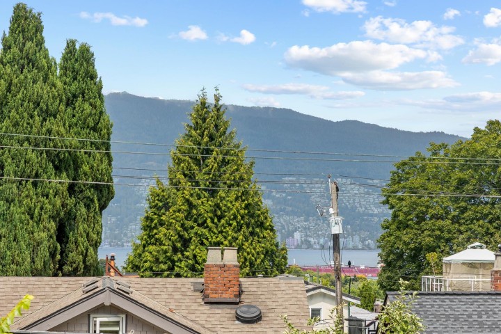 Photo 2 at 3579 W 18th Avenue, Dunbar, Vancouver West