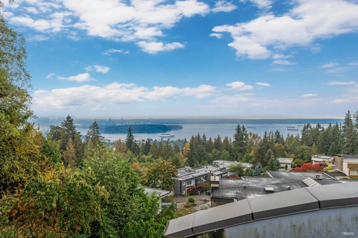 Photo 2 at 2617 Westhill Way, Westhill, West Vancouver