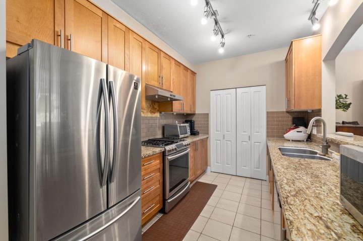 Photo 5 at 210 - 4885 Valley Drive, Quilchena, Vancouver West