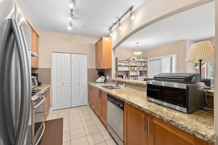 Photo 4 at 210 - 4885 Valley Drive, Quilchena, Vancouver West