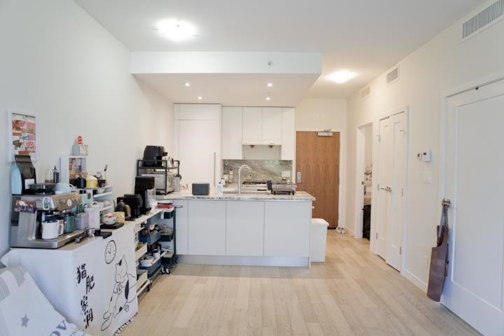 Photo 7 at 302 - 2033 W 10th Avenue, Kitsilano, Vancouver West