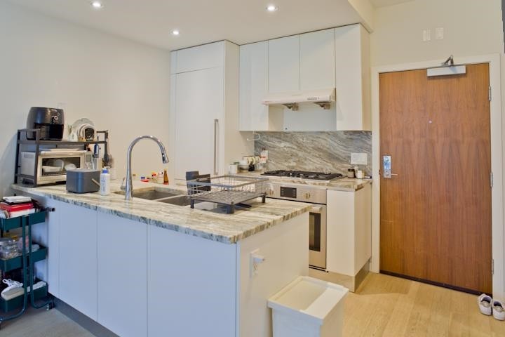 Photo 3 at 302 - 2033 W 10th Avenue, Kitsilano, Vancouver West