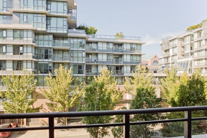 Photo 1 at 302 - 2033 W 10th Avenue, Kitsilano, Vancouver West