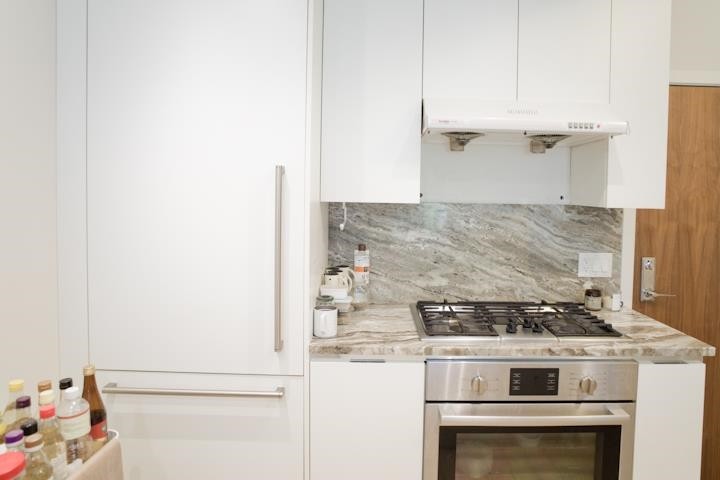 Photo 8 at 302 - 2033 W 10th Avenue, Kitsilano, Vancouver West