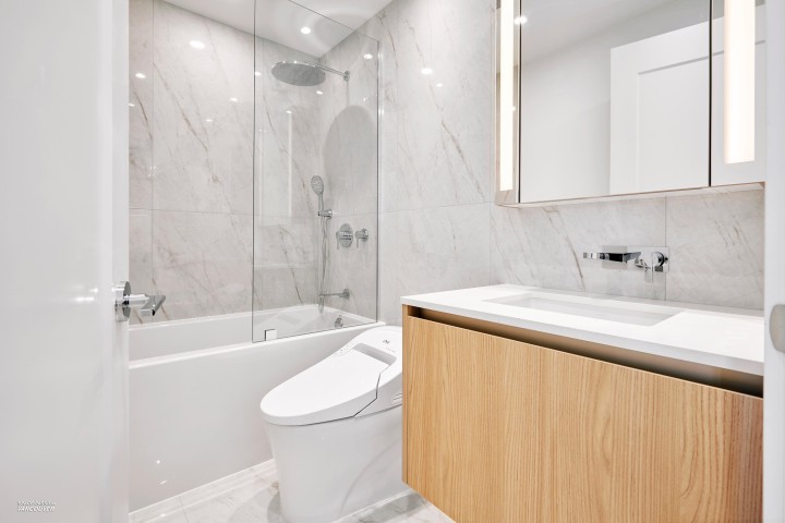 Photo 3 at 807 - 135 E 13th Street, Central Lonsdale, North Vancouver