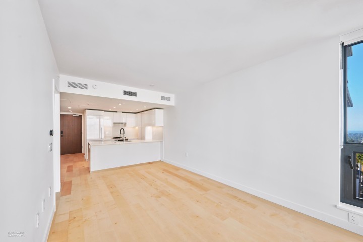 Photo 5 at 807 - 135 E 13th Street, Central Lonsdale, North Vancouver