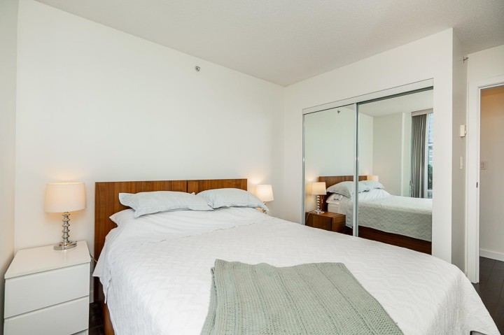 Photo 13 at 908 - 550 Pacific Street, Yaletown, Vancouver West