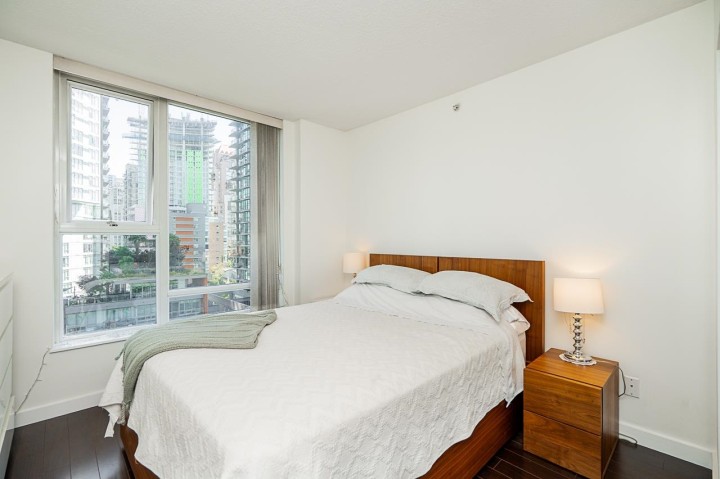 Photo 12 at 908 - 550 Pacific Street, Yaletown, Vancouver West