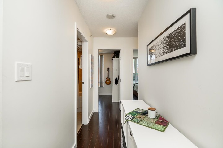 Photo 3 at 908 - 550 Pacific Street, Yaletown, Vancouver West