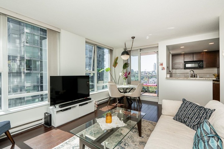 Photo 10 at 908 - 550 Pacific Street, Yaletown, Vancouver West